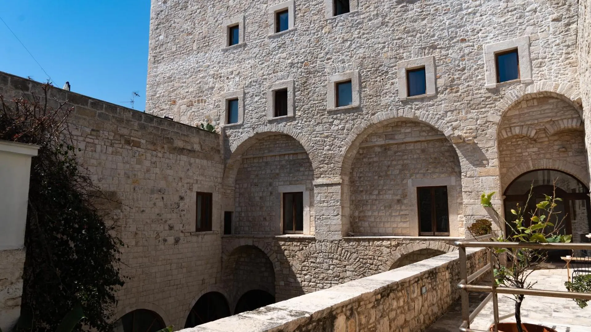 ג'ובינאצו S. Martin Hotel