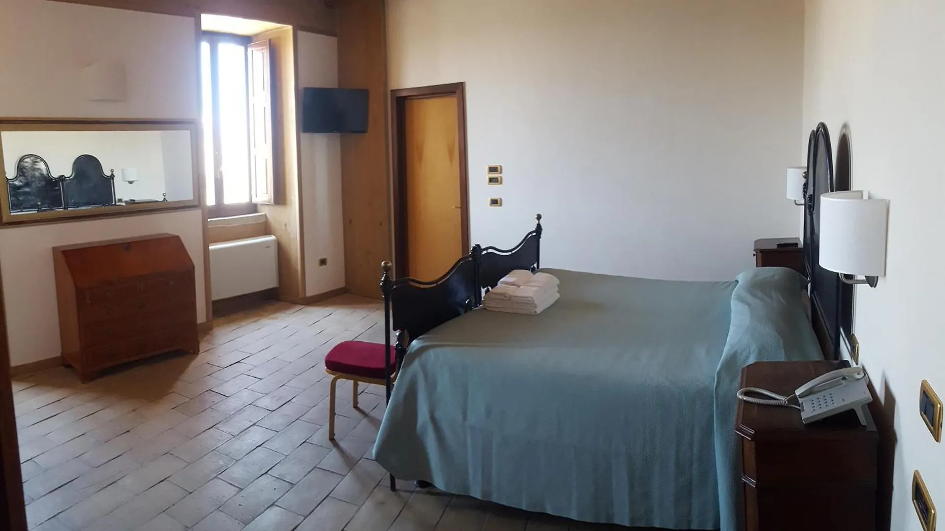 ג'ובינאצו S. Martin Hotel